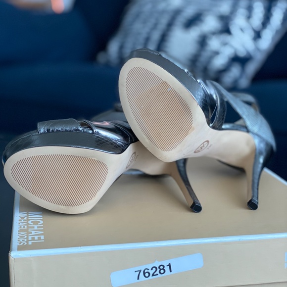 Michael Kors Strappy Heel Gunmetal Size 7 - Picture 4 of 4
